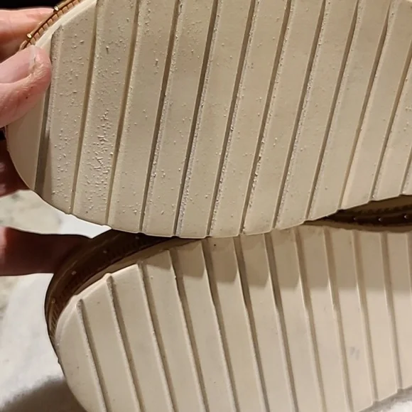 Vince Camuto Ravensal slide Sz 8 to 8.5. - Picture 5 of 13